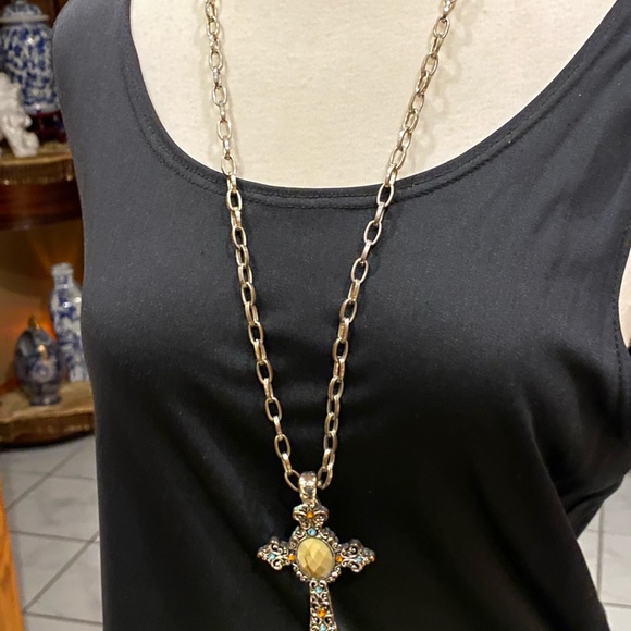 Vintage long chain with cross - Picture 2 of 3